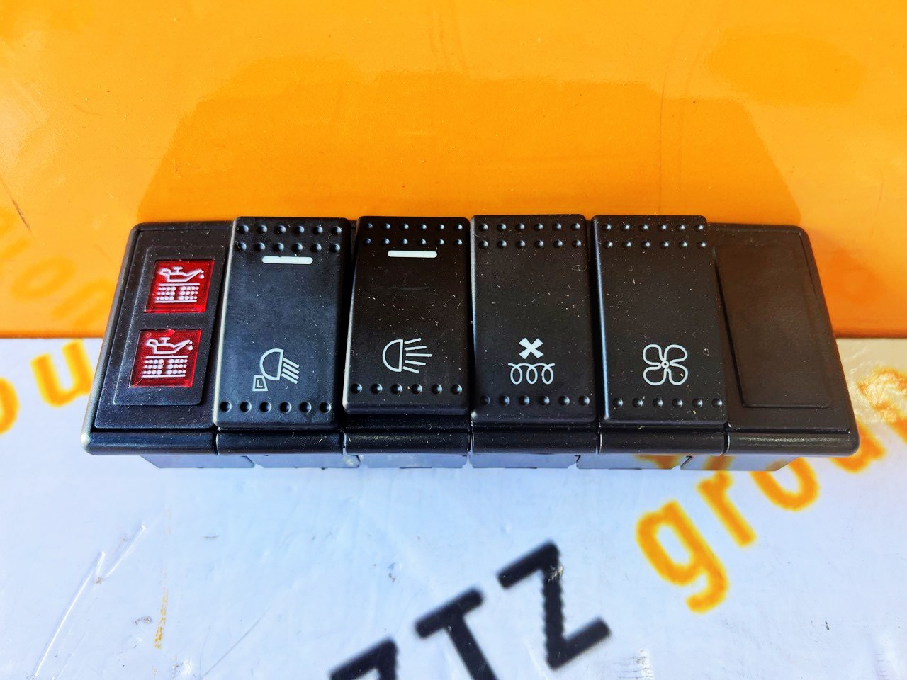 БЛОК КЛАВИШНЫХ ПЕРЕКЛЮЧАТЕЛЕЙ LK855 50NC 6 новый