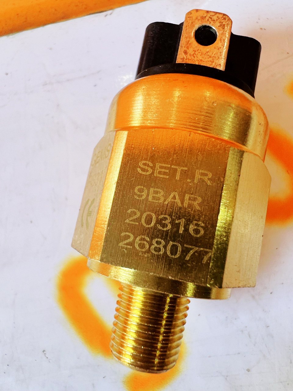 Датчик давления масла КПП ZL30G 9bar20316 2