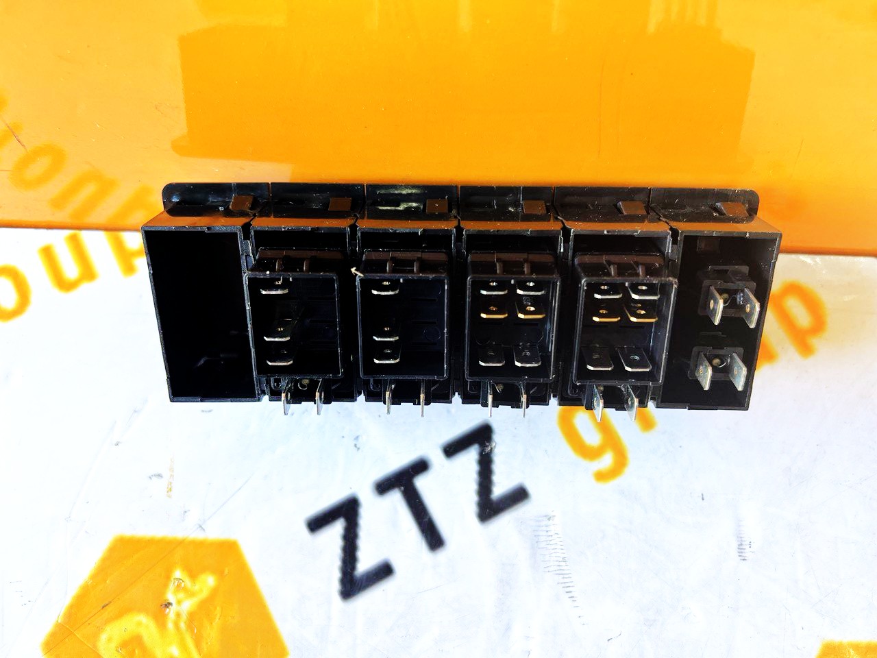 БЛОК КЛАВИШНЫХ ПЕРЕКЛЮЧАТЕЛЕЙ LK855 50NC 6 новый 2