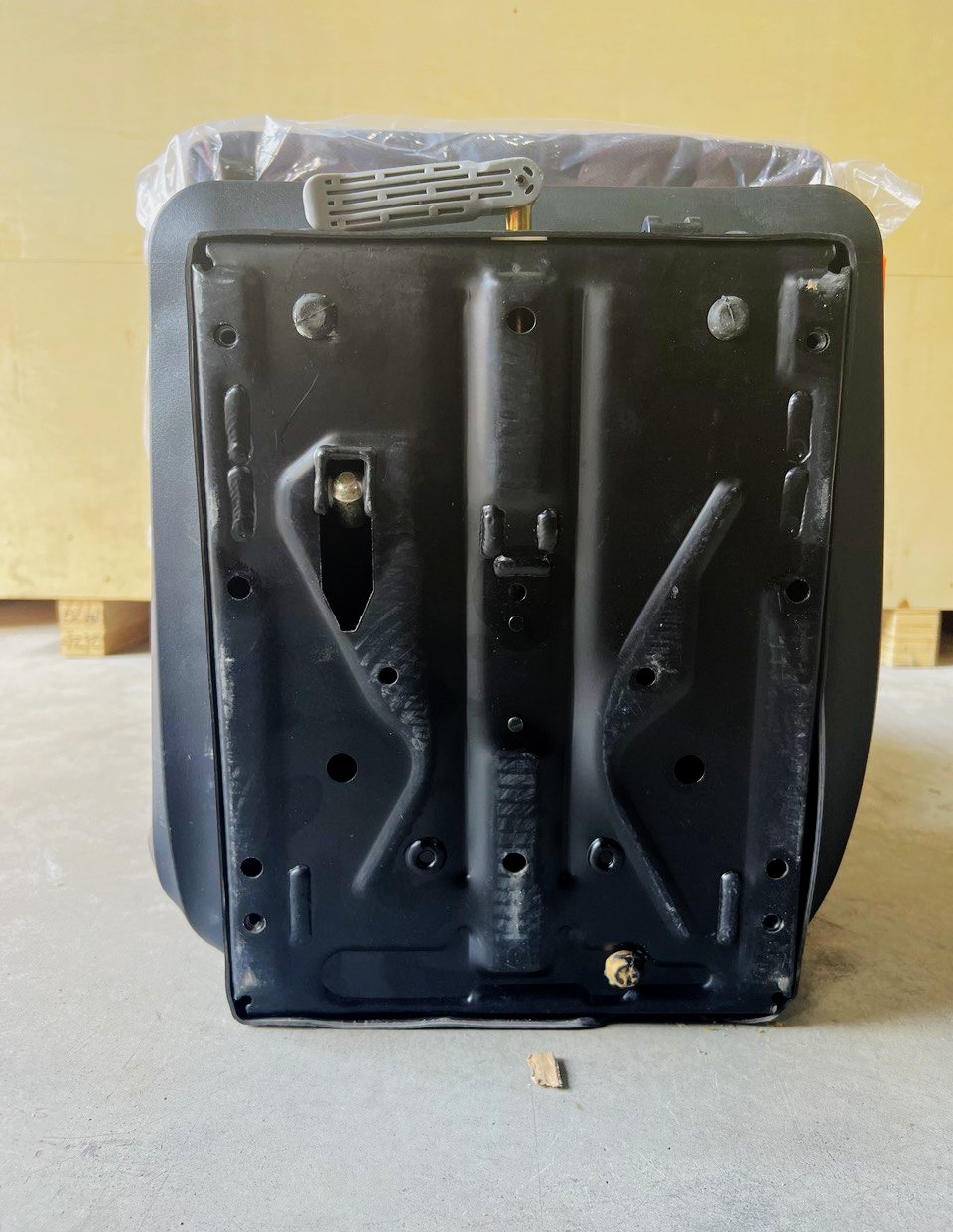 Сиденье оператора(ткань) с подлокотником 2