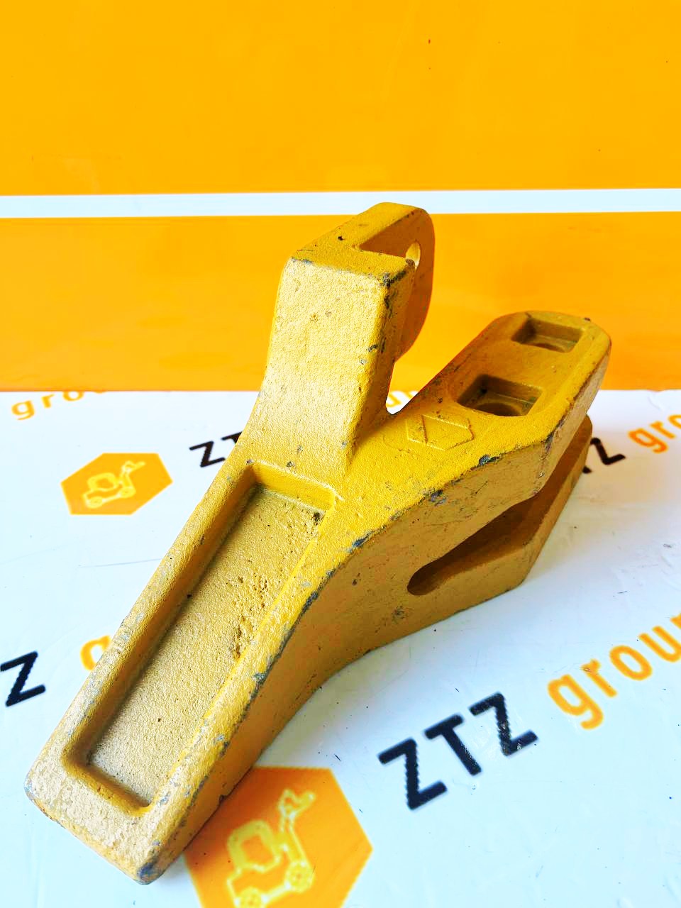 Зуб ковша левый