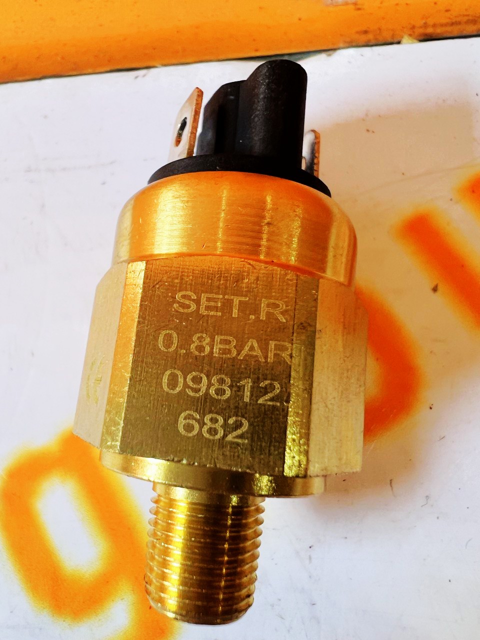 Датчик давления  0.8BAR09812 2