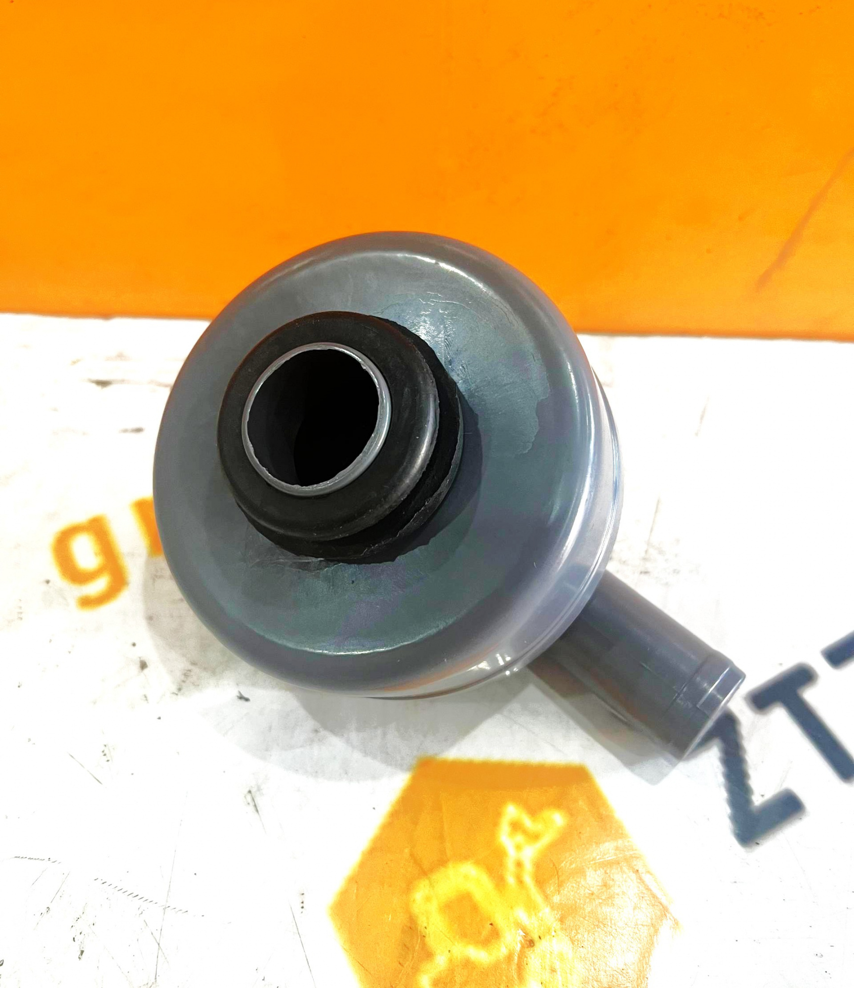 Сапун двигателя YC6108 пластик